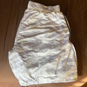 Training shorts with liner 7” white tiger stripe